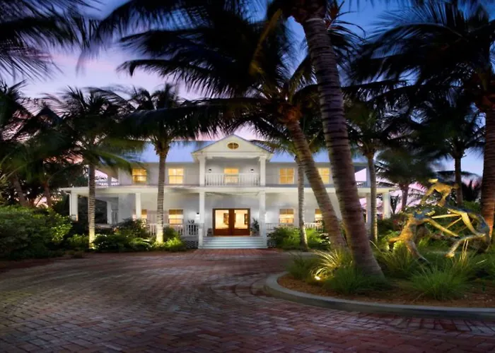 Parrot Key Hotel & Villas